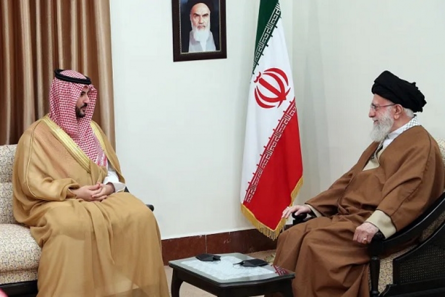 إيران...وزير الدفاع السعودي يُسلم خامنئي رسالة من الملك سلمان