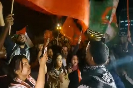 وقفة احتجاجية أمام السفارة الأمريكية في تونس بعد استهداف أسطول الصمود (فيديو)