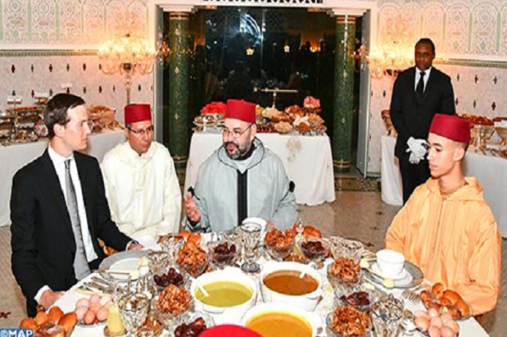 ملك المغرب يُقيم مأدبة إفطار على شرف صهر ترامب 