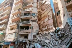 انهيار مبنى سكني مُكون من 14 طابق في مصر