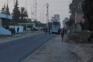طالبوا بالتشغيل:مُواطنون يغلقون الطريق في السبيخة