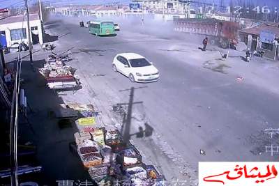 بالفيديو: قتلى في اقتحام شاحنة بسرعة خيالية لمنازل في الصين