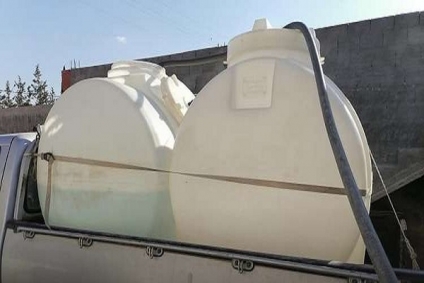 أصحاب شاحنات بيع الماء بمنوبة يحتجون ويُطالبون بتنظيم القطاع