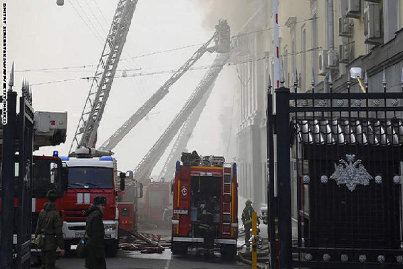 موسكو: حريق ينتشر في الطوابق الـ5 لوزارة الدفاع الروسية