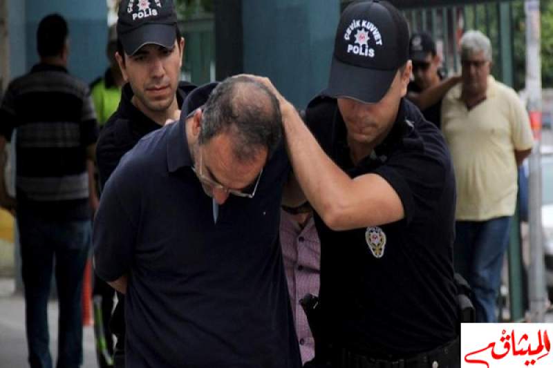 تركيا : اعتقال صحفيين وفصل الآلاف من الموظفين