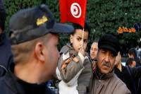 صحيفة&quot;لوموند&quot;: &#039;&#039;7 سنوات بعد الثورة.. البوليس التونسي يواصل التعسف&#039;&#039;