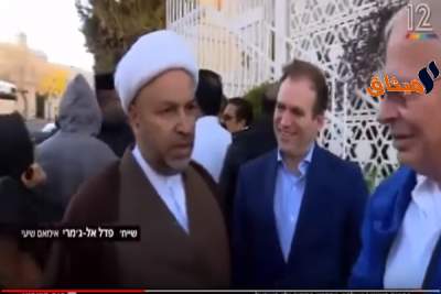 بالفيديو:فلسطينيون يطردون وفدا بحرينيا من باحات المسجد الأقصى