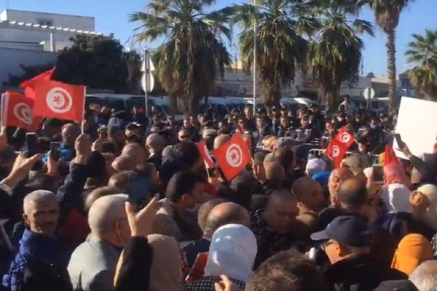 ساحة باردو: انطلاق الوقفة الاحتجاجية لـ ''مواطنون ضد الانقلاب''