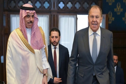 لافروف ونظيره السعودي يبحثان هاتفيا مستجدات الأوضاع في المنطقة