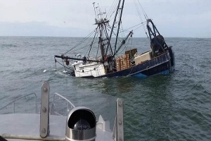 غرق مركبهم قٌبالة سواحل الشابة: الحرس البحري ينقذ انقاذ 15 مهاجرا وينتشل جثث 8 آخرين