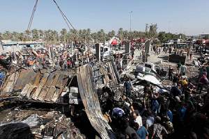 مقتل ثلاثة وإصابة العشرات في تفجير انتحاري وسط بغداد