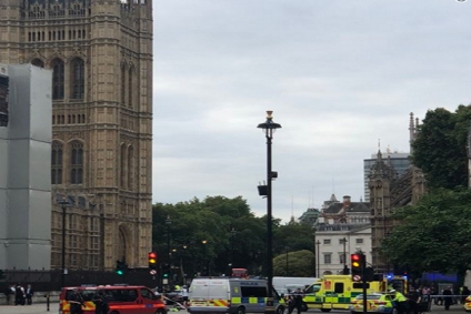 بريطانيا:الشرطة تتعامل مع حادث الاصطدام أمام البرلمان كعمل إرهابي