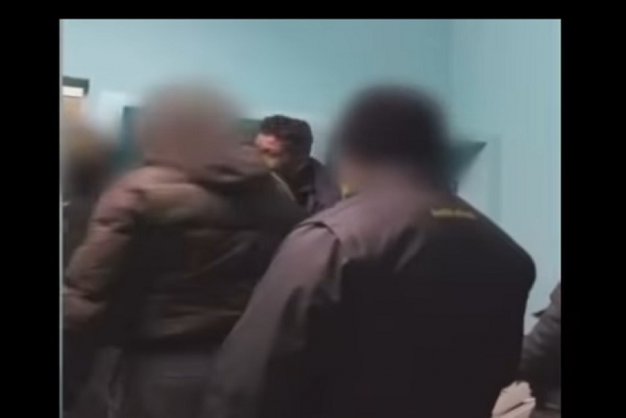 الكرباعي: السلطات الإيطالية تُخدر المُهاجرين غصبا قبل ترحيلهم (فيديو)