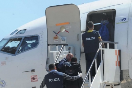 الكرباعي: مهاجر تونسي ينتحر رفضا للترحيل