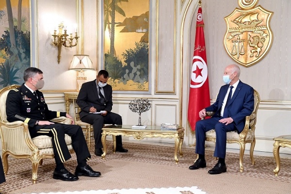 اكتفى بلقاء قيادات عسكرية: قائد الافريكوم يزور تونس ولا يلتقي الرئيس