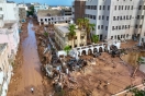ليبيا...صعوبات كبيرة بانتشال الجثث من تحت ركام درنة.. ومئات الجثامين مجهولة الهوية