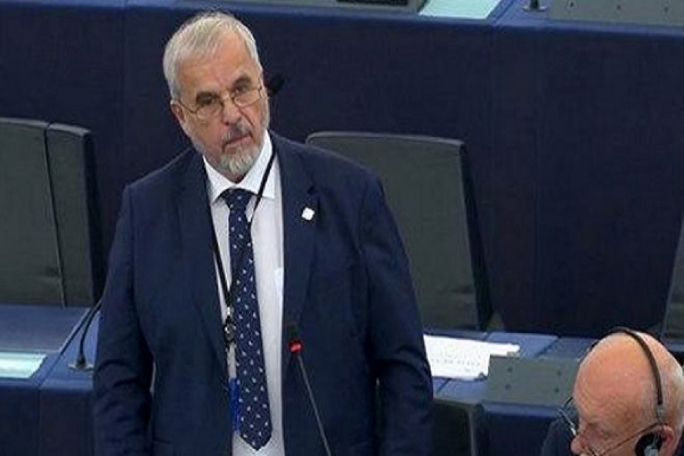 برلماني أوروبي يدعو لالغاء العقوبات الغربية المفروضة على سوريا 