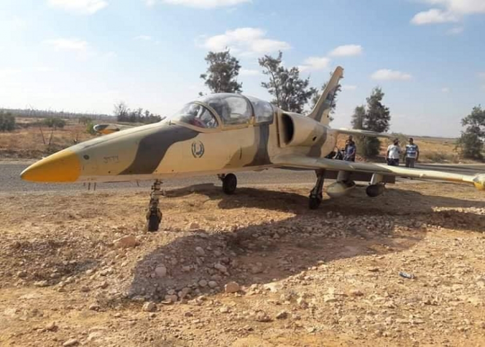 وزارة الدفاع تكشف تفاصيل هبوط طائرة عسكرية ليبية بمدنين