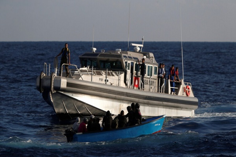 جيش البحر ينقذ 93 مهاجرا من جنسيات إفريقية مختلفة