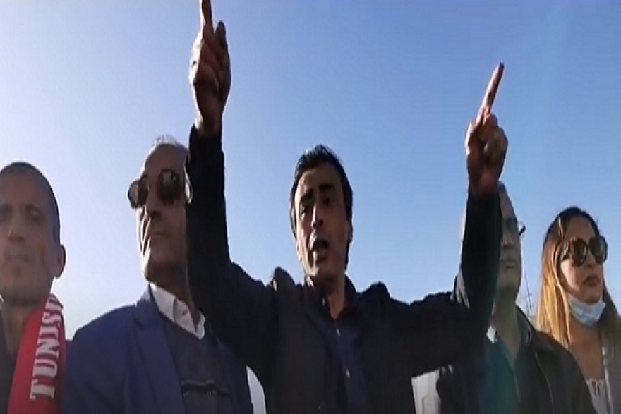 بن مبارك من ساحة باردو: "لن نتحرّك حتّى تفتح كلّ المداخل والطرقات''