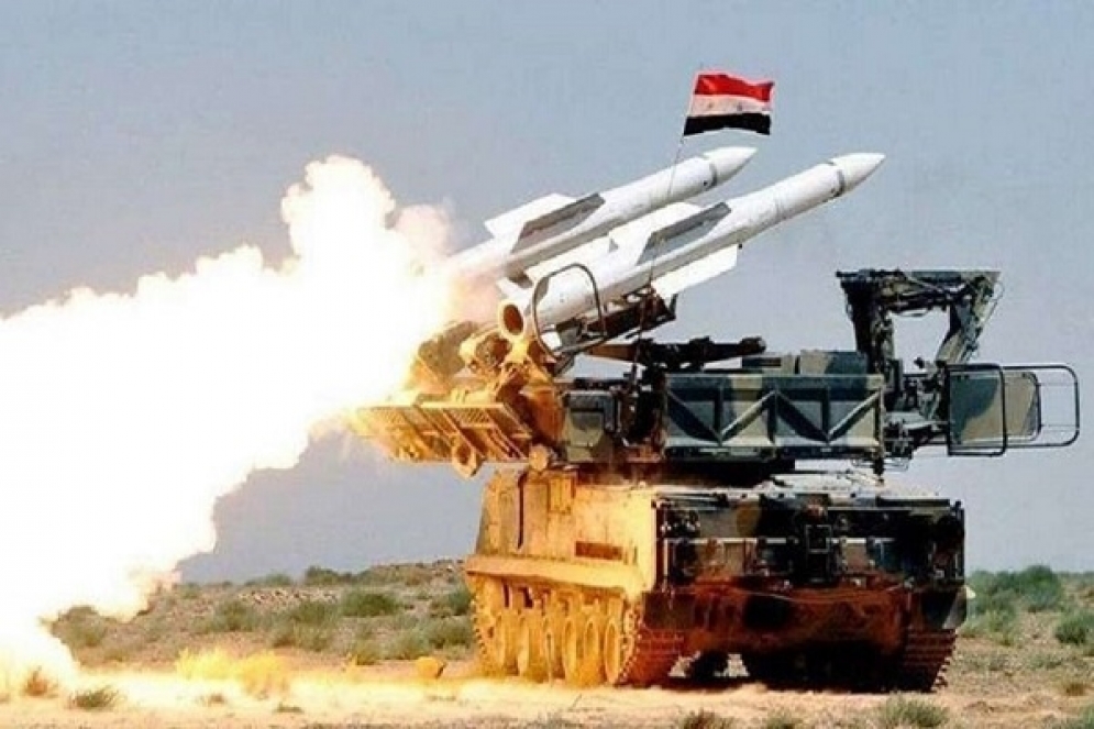 الدفاعات السورية تتصدى لصواريخ معادية قادمة من الأراضي المحتلة
