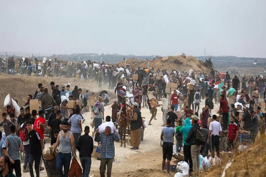 استشهاد 28 فلسطينيا وإصابة العشرات برصاص صهيوني قرب مركز للمساعدات وسط قطاع غزة