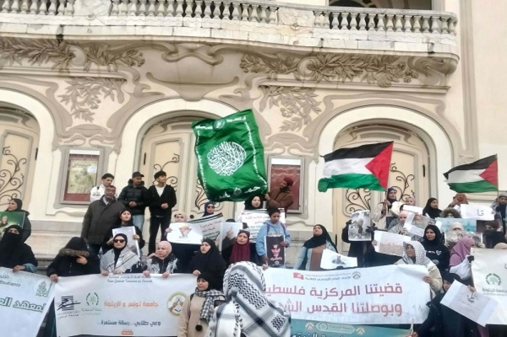 طلبة جامعة الزيتونة ينظمون وقفة احتجاجية رفضًا لقانون إعدام الأسرى (صور)