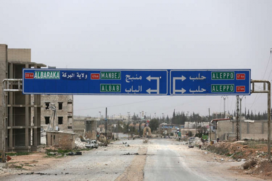 الجيش السوري يعلن دخول وحدات عسكرية تابعة له إلى منبج ورفع العلم السوري فيها