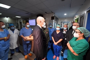 رئيس الجمهورية يزور جريحي الحرس الوطني بالمستشفى العسكري