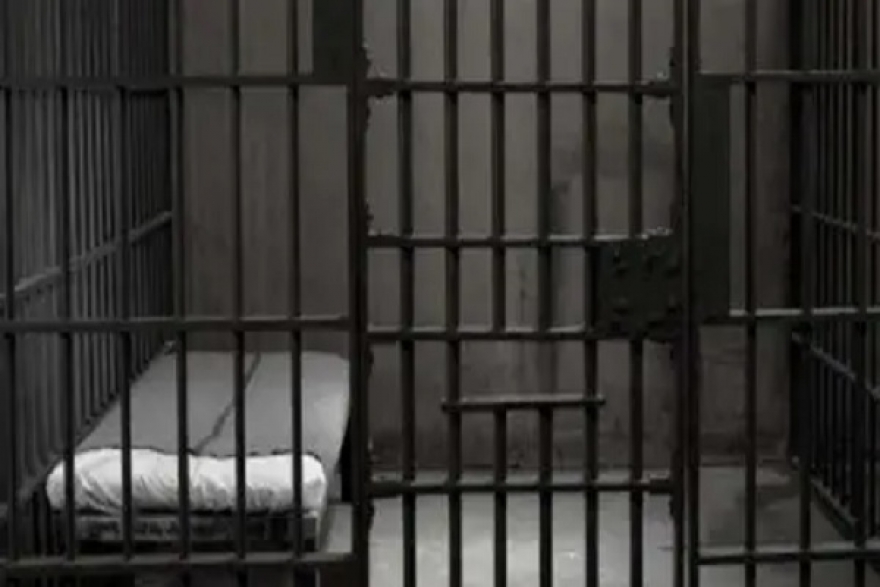 محكمة الاستئناف بتونس تصدر بطاقة إيداع بالسجن في حق قاض معزول