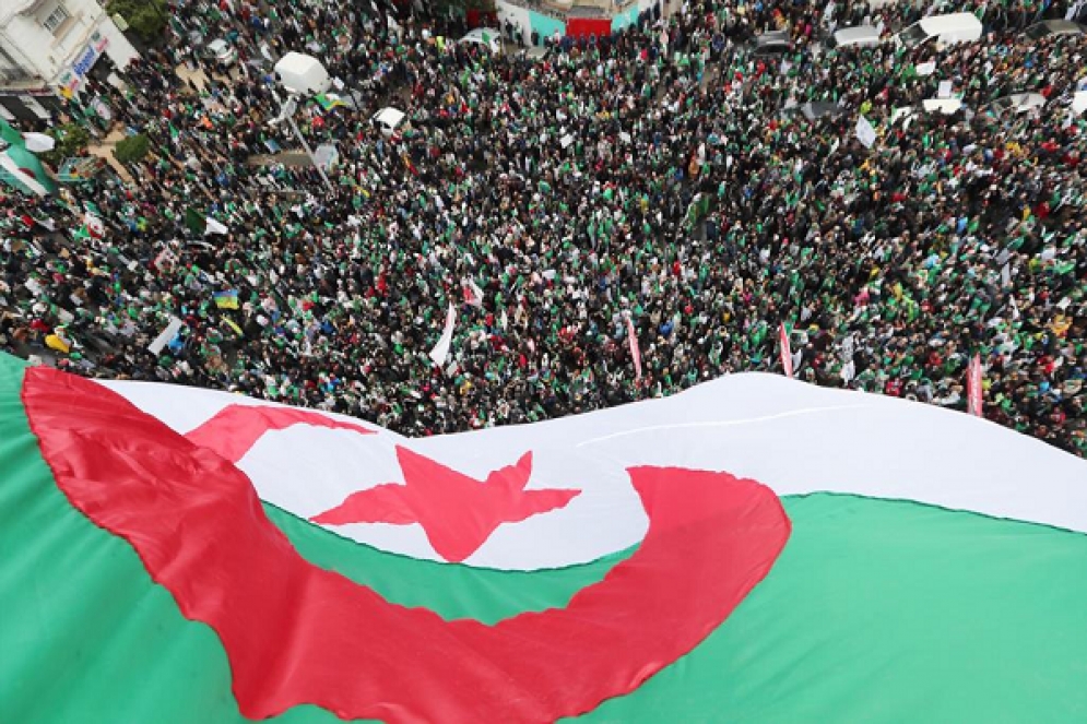 الجزائر تقرر إجراء الانتخابات الرئاسية في 12 ديسمبر