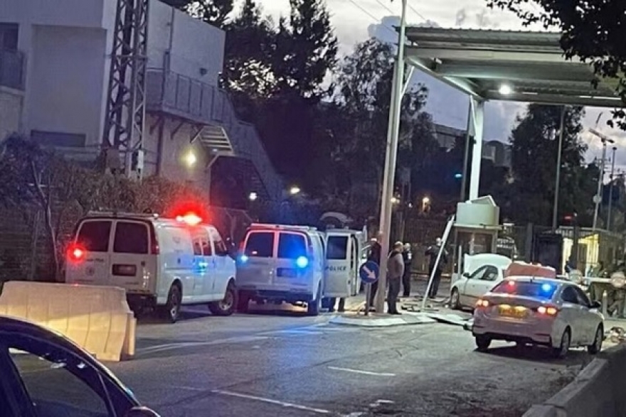 تل أبيب...فلسطيني يقتحم قاعدة عسكرية بسيارة مسروقة في ويدهس جنديا