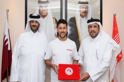 يوسف المساكني يُجدّد عقده مع نادي العربي القطري