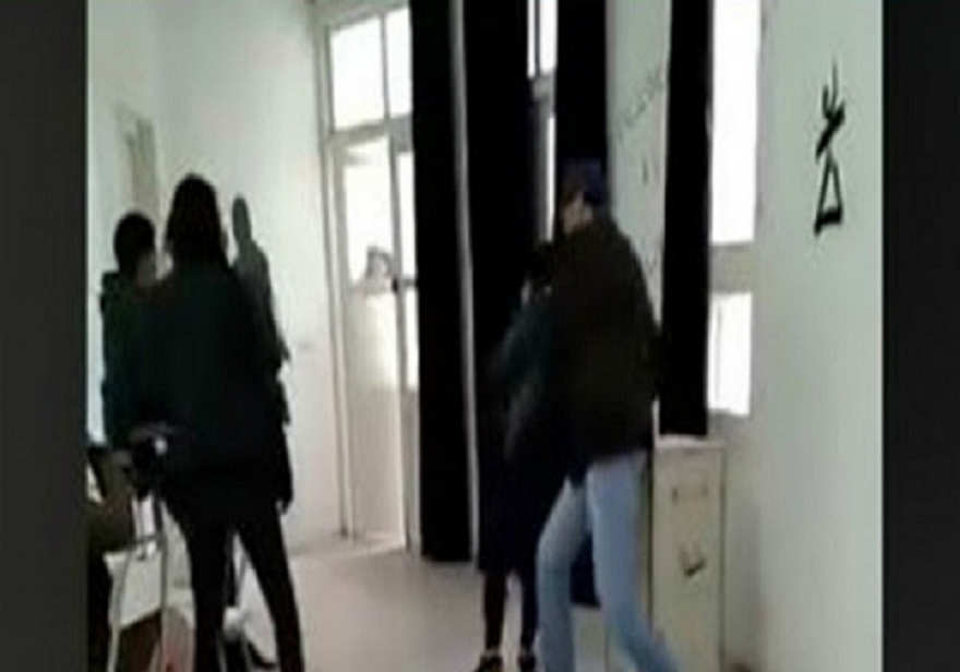 تفاصيل وتطورات قضية تعنيف استاذ لتلميذته ببني خلاد