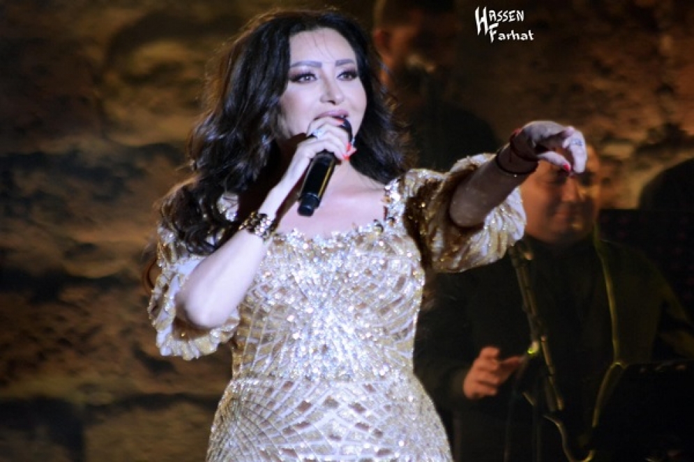 أمام شبابيك مغلقة وفي سهرة استثنائية...نجاح تاريخي للنجمة لطيفة العرفاوي في قرطاج
