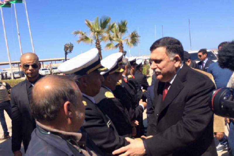 التوتر يضرب طرابلس: رئيس حكومة الوفاق يصل العاصمة.. والسلطات المحلية تطالبه بالمغادرة