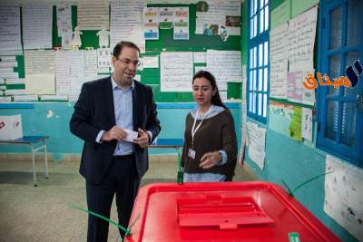 يوسف الشاهد يدعو "الشعب التونسي للتعبير مهما كان التصويت "