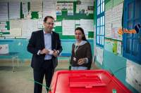 يوسف الشاهد يدعو "الشعب التونسي للتعبير مهما كان التصويت "