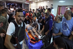 استشهاد فلسطيني واعتقال آخر بعد استهداف القوات المحتلة لسيارة في نابلس