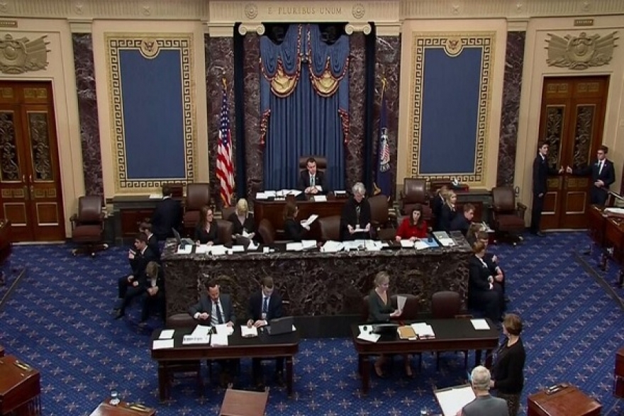 مجلس الشيوخ الأمريكي يُقر مشروع القرار حول الحد من "صلاحيات الحرب" لترامب