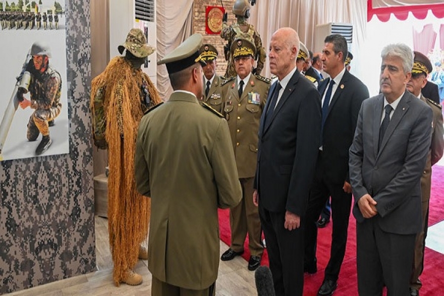 رئيس الدولة يؤدي زيارة إلى المتحف العسكري الوطني بقصر الوردة بمنوبة