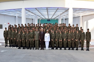 وزير الدفاع يُشرف على اختتام السنة الدراسية بمدرسة الصحة العسكرية