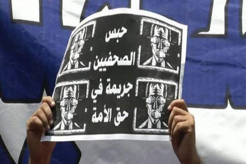 استئناف محاكمة نقيب الصحافيين المصريين اليوم