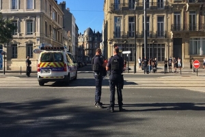 الشرطة الفرنسية: مسلح يحتجز رهائن في فرع بنكي بمدينة &quot;لو هافر&quot; شمال غرب البلاد