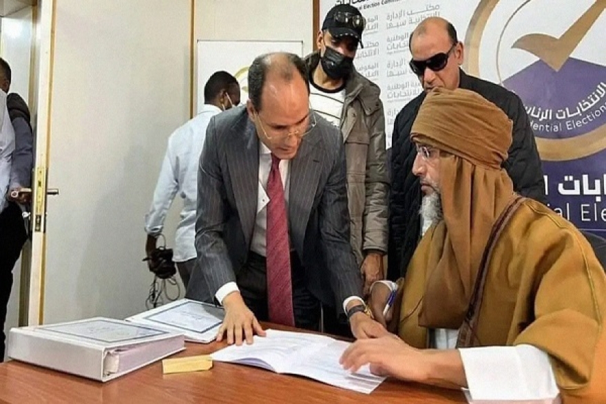 الإندبندنت: دخول نجل القذافي الانتخابات الرئاسية خطوة نحو عودته للساحة السياسي