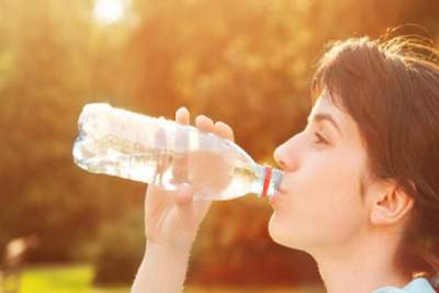 دراسة: قلة الماء في الجسم تؤدي لزيادة الوزن