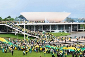 مُتوعدّا مُدبّري الانقلاب...رئيس البرازيل يعلن استئناف العمل في القصر الرئاسي