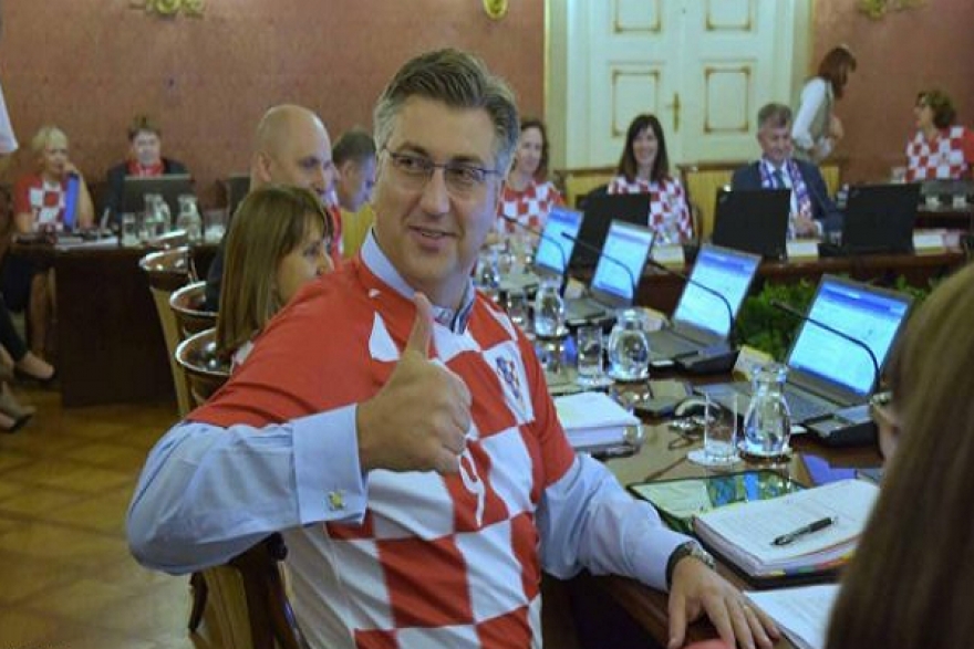 تشجيعا منها للاعبين:حكومة كرواتيا تعقد اجتماعا بزي المنتخب 