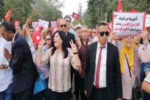 الحزب الدستوري الحر يتظاهر بالقرب من السفارة الإيطاليّة بتونس