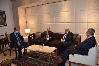 وزير الخارجية الجزائري يلتقي الأمين العام للجامعة العربية